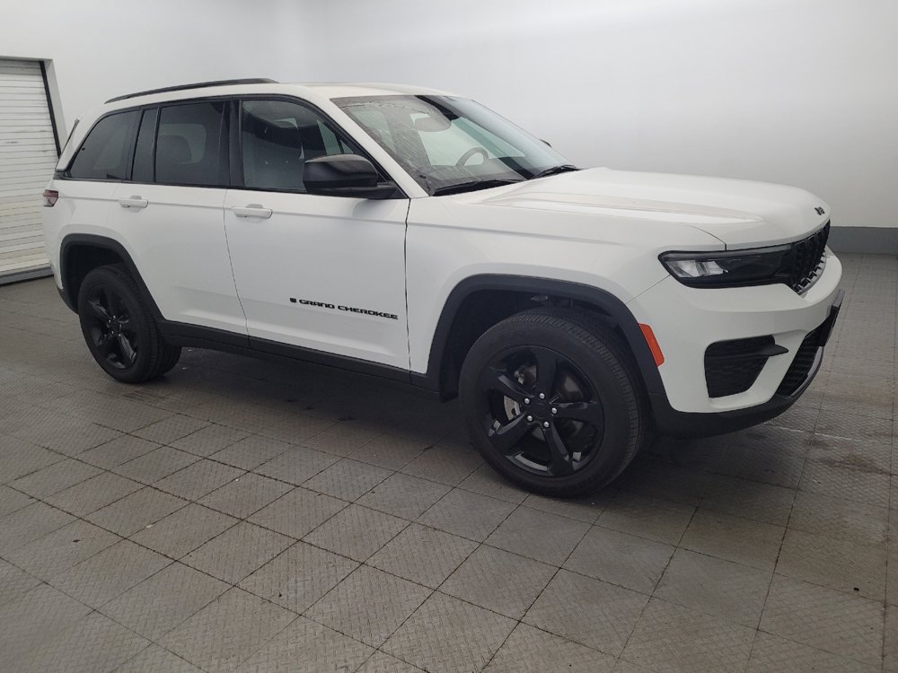 Used 2023 Jeep Grand Cherokee Altitude AWD/4WD image 11