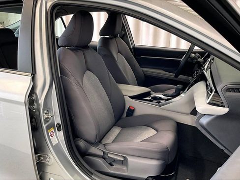 Used 2018 Toyota Camry LE FWD image 6