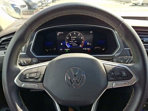 Certified 2022 Volkswagen Tiguan SE w/ Panoramic Sunroof Package AWD/4WD image 24