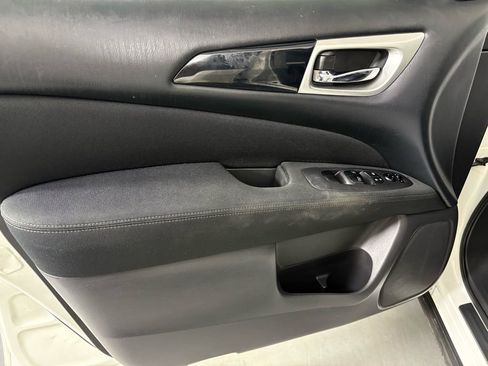 Certified 2017 Nissan Pathfinder SV image 13