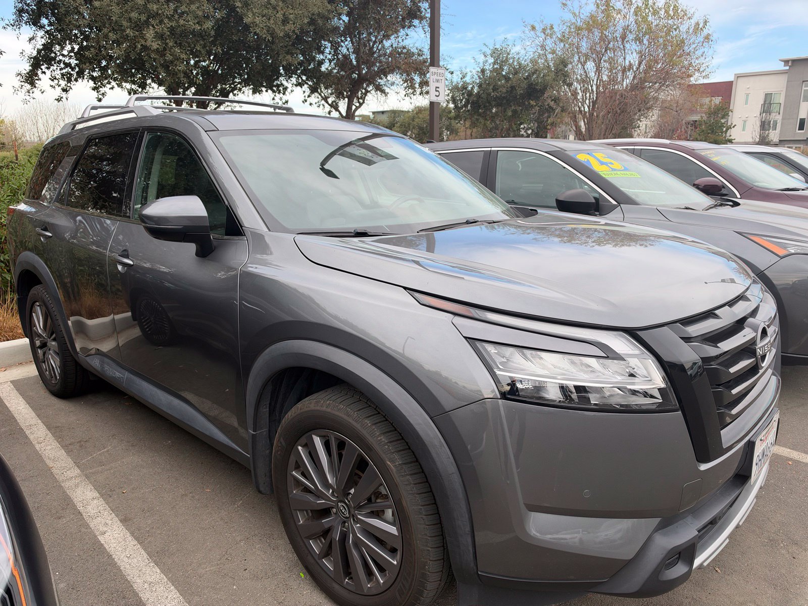 Used 2023 Nissan Pathfinder SL w/ SL Premium Package FWD image 1