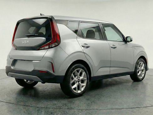 Used 2025 Kia Soul LX w/ LX Technology Package image 9