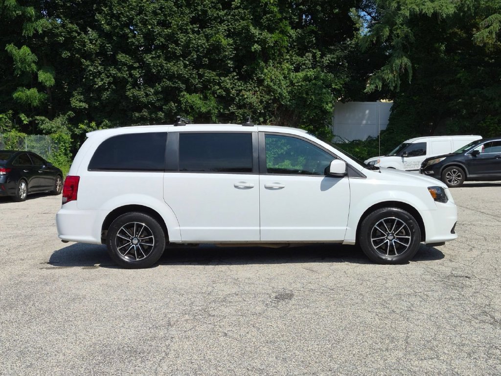 Used 2018 Dodge Grand Caravan SE FWD image 2