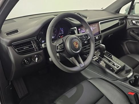 Certified 2026 Porsche Macan AWD/4WD image 4