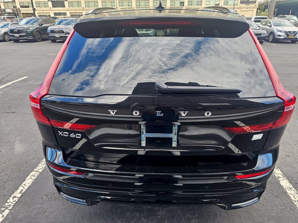 Certified 2024 Volvo XC60 T8 Ultimate AWD/4WD image 8