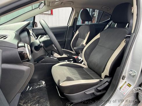 Used 2022 Nissan Versa SV image 16
