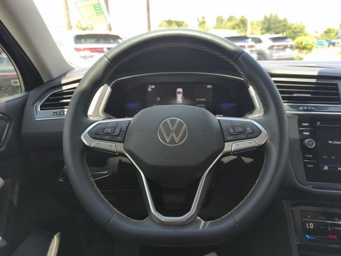 Used 2022 Volkswagen Tiguan SE FWD image 25