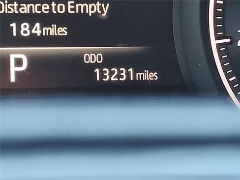 Used 2024 Toyota Venza XLE image 30