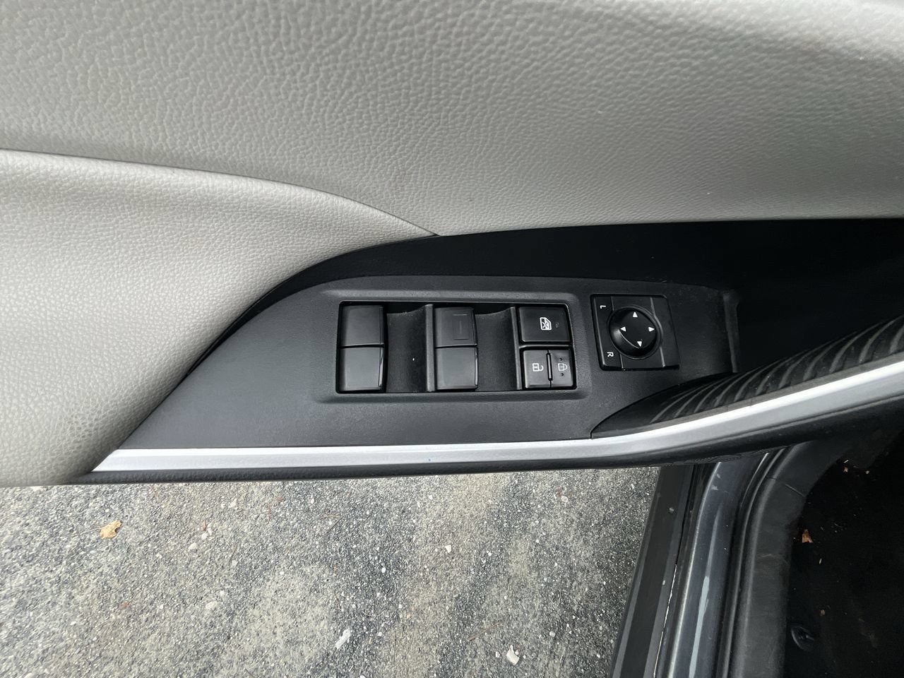 Used 2020 Toyota RAV4 XLE w/ All Weather Liner Package AWD/4WD image 4