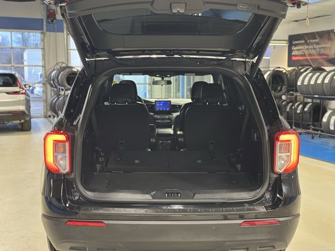 Used 2020 Ford Explorer XLT w/ Comfort Package image 6