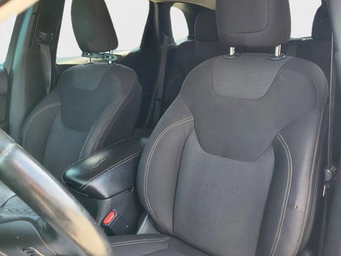 Used 2015 Jeep Cherokee Latitude image 12