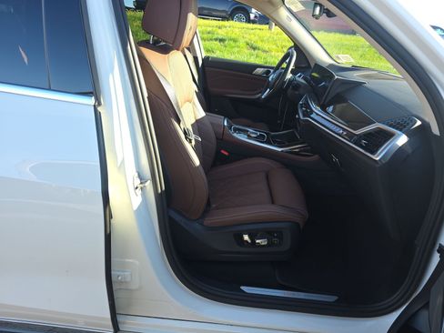 Used 2026 BMW X7 xDrive40i image 9