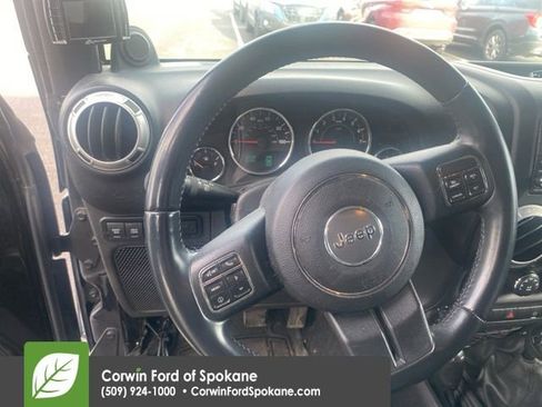 Used 2012 Jeep Wrangler Unlimited Rubicon w/ Max Tow Pkg image 10