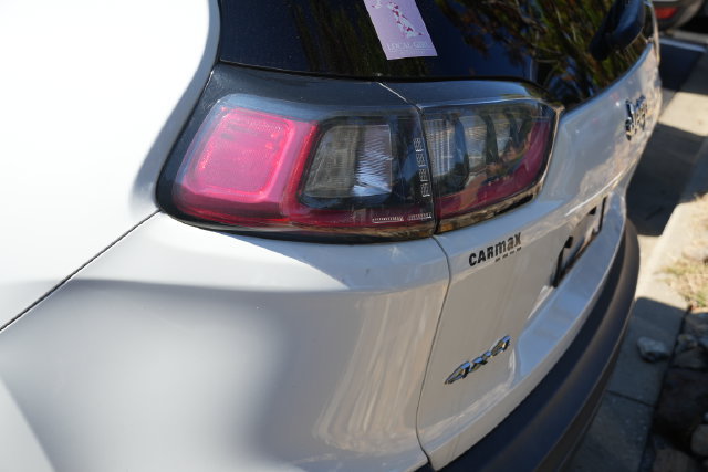 Used 2019 Jeep Cherokee Latitude Plus w/ Cold Weather Group AWD/4WD image 16