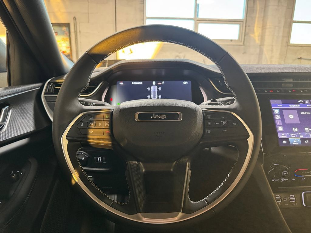 New 2025 Jeep Grand Cherokee Laredo X AWD/4WD image 15