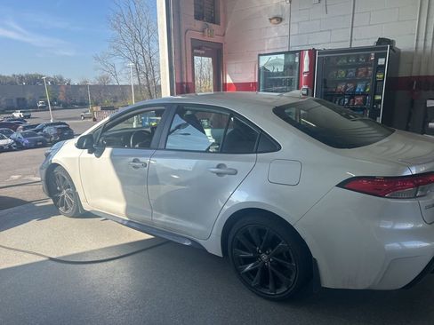 Used 2023 Toyota Corolla SE image 3