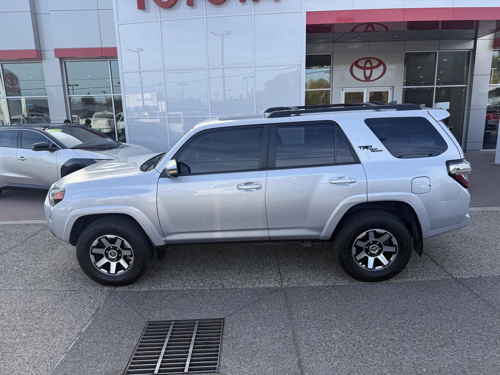 Used 2024 Toyota 4Runner TRD Off-Road Premium w/ Off Road Premium Plus Package AWD/4WD image 3