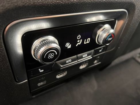Used 2021 GMC Yukon Denali w/ Denali Premium Package RWD image 20