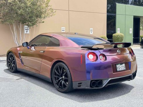 Used 2014 Nissan GT-R Premium w/ Premium Interior Package AWD/4WD image 2