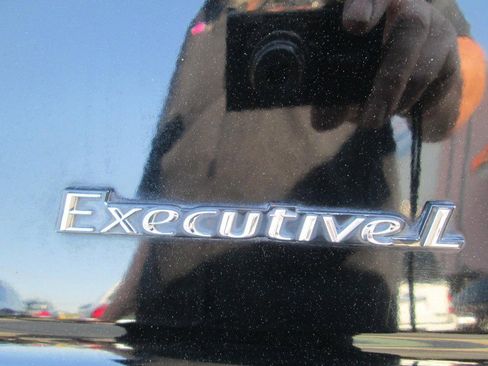 Used 2011 Lincoln Town Car Executive L image 11