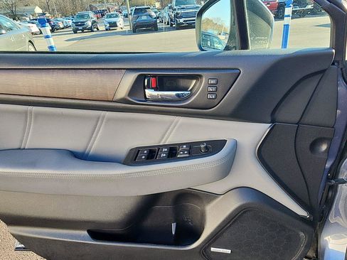 Used 2018 Subaru Outback 2.5i Limited image 18
