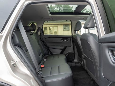 Used 2025 Nissan Rogue SL w/ SL Premium Package AWD/4WD image 36
