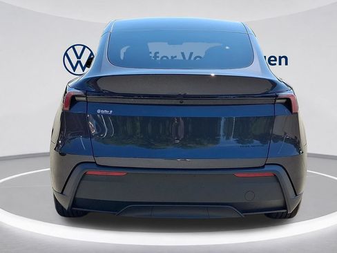 Used 2026 Tesla Model Y AWD image 5