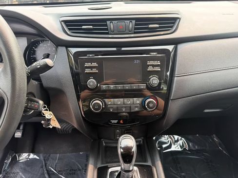 Used 2017 Nissan Rogue S AWD/4WD image 28