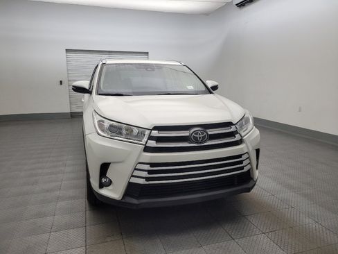 Used 2019 Toyota Highlander XLE image 14
