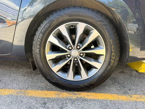 Used 2016 Kia Sedona SX FWD image 19