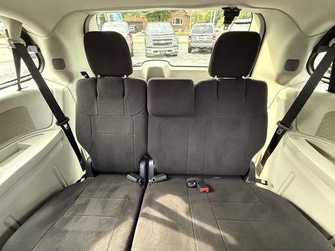 Used 2012 Dodge Grand Caravan SE image 17