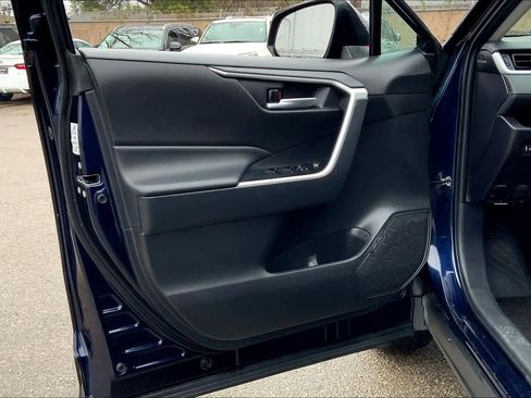 Used 2025 Toyota RAV4 XLE image 21