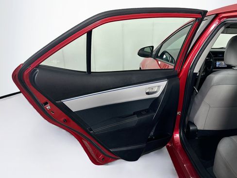 Used 2015 Toyota Corolla LE image 24