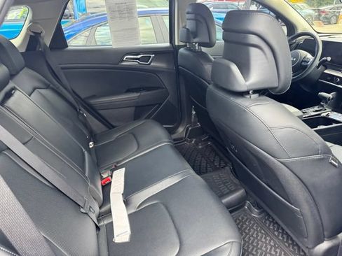 Certified 2023 Kia Sportage EX FWD image 6