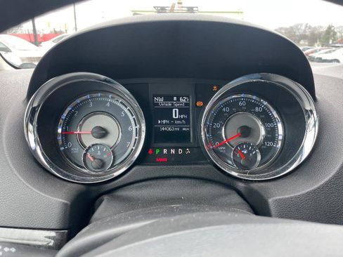 Used 2011 Chrysler Town & Country Touring image 15