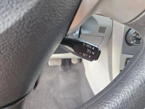 Used 2013 Toyota Corolla LE image 19