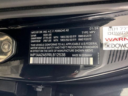 Used 2024 Porsche Macan image 3