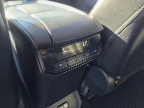 Used 2024 Toyota Highlander XLE image 17