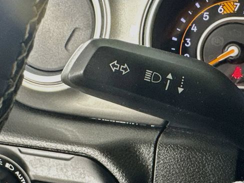 Used 2019 Jeep Wrangler Unlimited Sahara AWD/4WD image 14