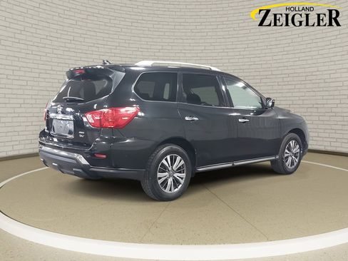 Used 2020 Nissan Pathfinder SV image 5