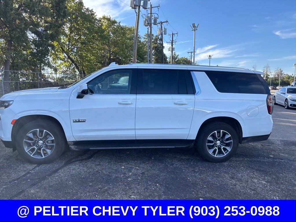 Used 2024 Chevrolet Suburban LT w/ Luxury Package RWD image 4