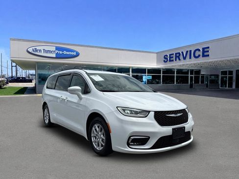 Used 2022 Chrysler Pacifica Touring-L FWD image 2