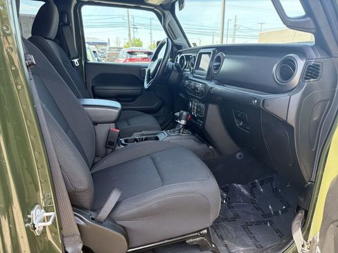Used 2023 Jeep Gladiator Sport AWD/4WD image 15