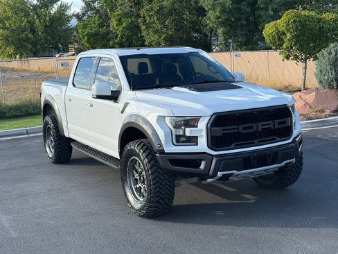 Used 2018 Ford F150 Raptor w/ Equipment Group 802A Luxury AWD/4WD image 2