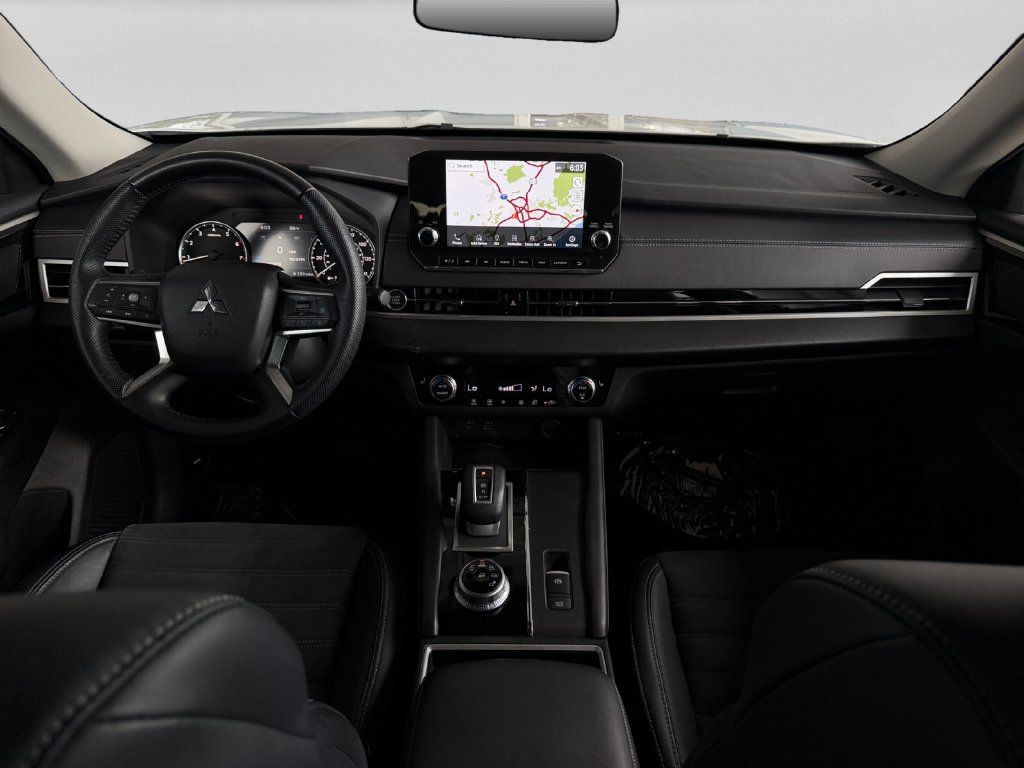 Used 2023 Mitsubishi Outlander SE FWD image 15