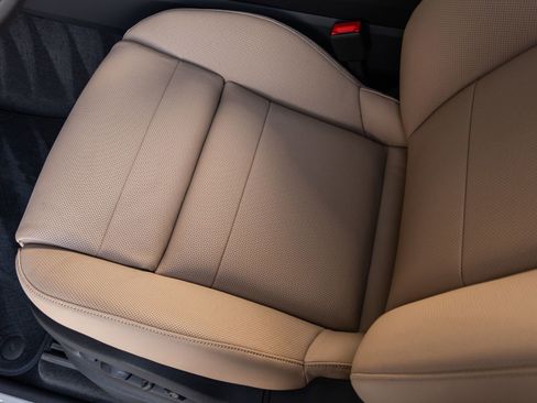 Certified 2026 Porsche Cayenne AWD/4WD image 25
