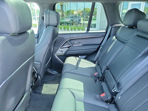 Certified 2025 Land Rover Range Rover SE AWD/4WD image 16