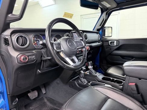 Used 2020 Jeep Gladiator Overland AWD/4WD image 14