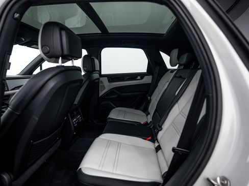 Certified 2025 Porsche Cayenne S AWD/4WD image 23