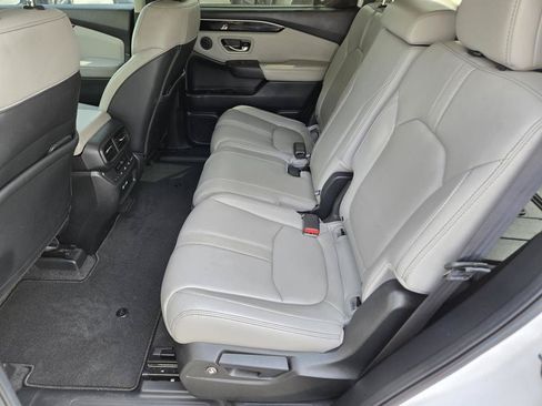 Used 2023 Honda Pilot Touring image 17